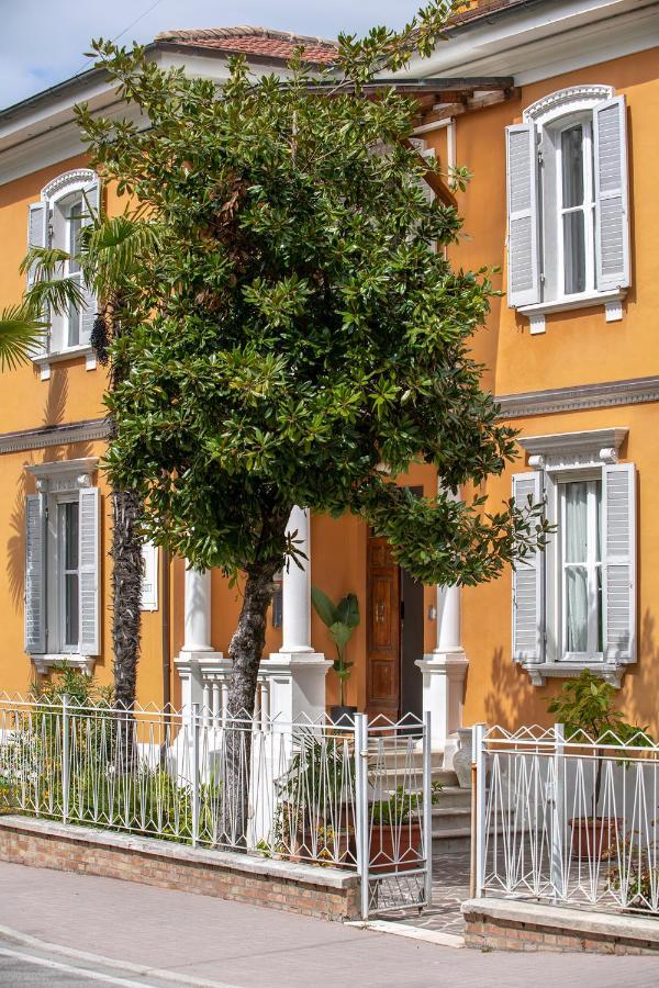Villa Liberty Urbino Exteriör bild
